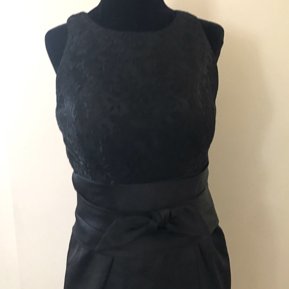 Black cocktail dress with bow in the middle - Picture 4 of 16